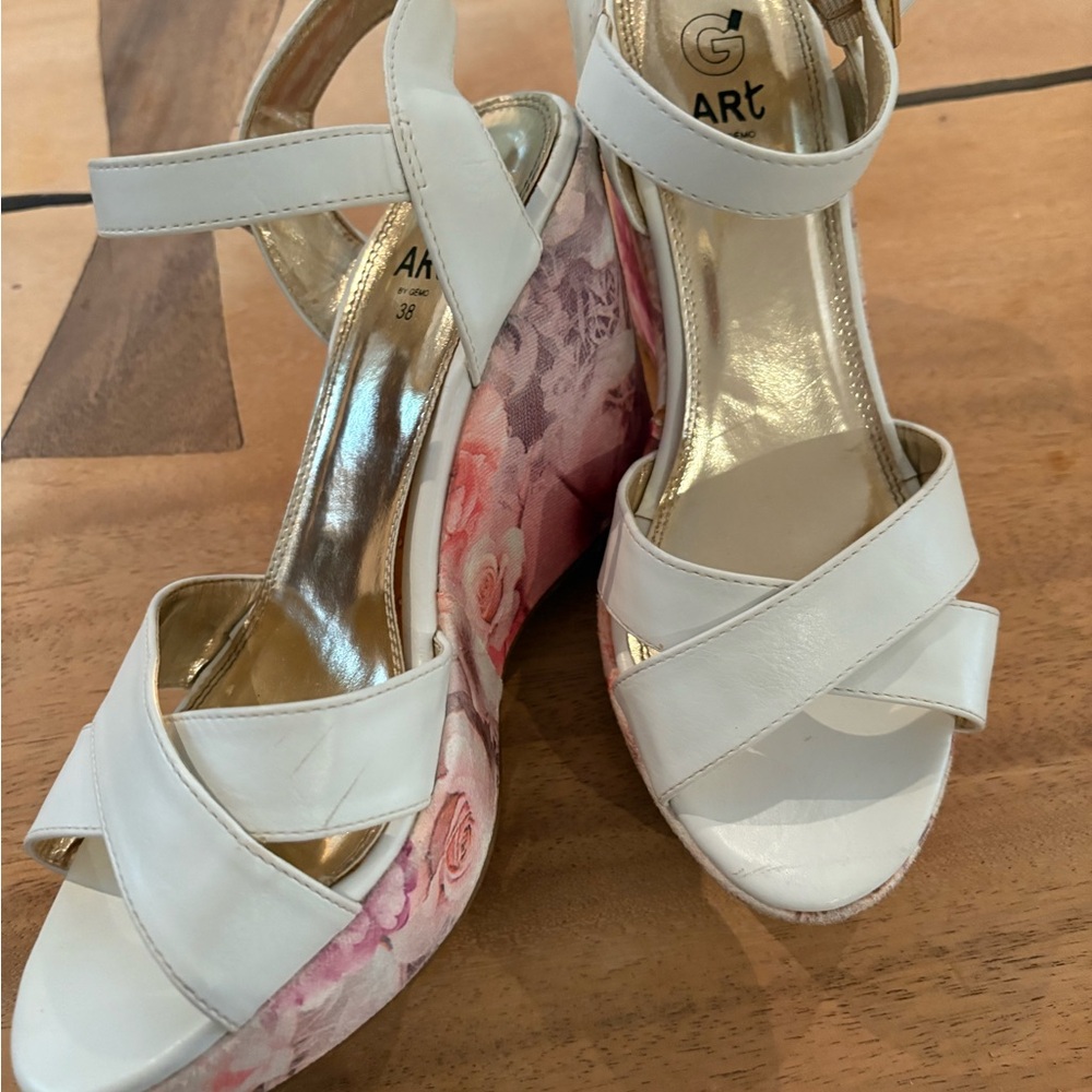 Women's White Floral Wedge Sandals